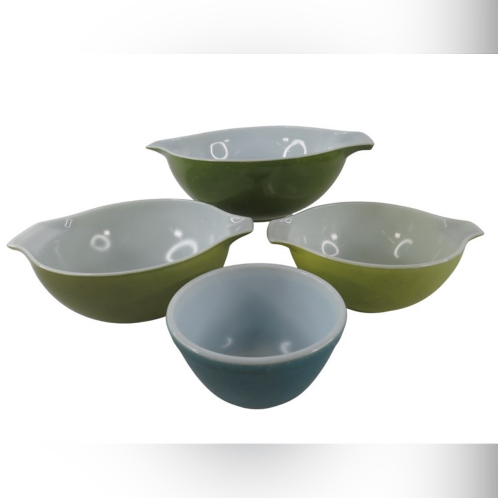 "Vintage" Pyrex Bowls Lot of 4 [C746]